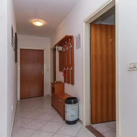 2 Bedroom Gorgeous In Rabac