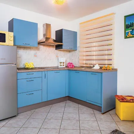 2 Bedroom Gorgeous In Apartament *