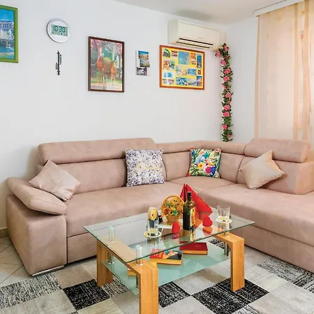 2 Bedroom Gorgeous In Rabac